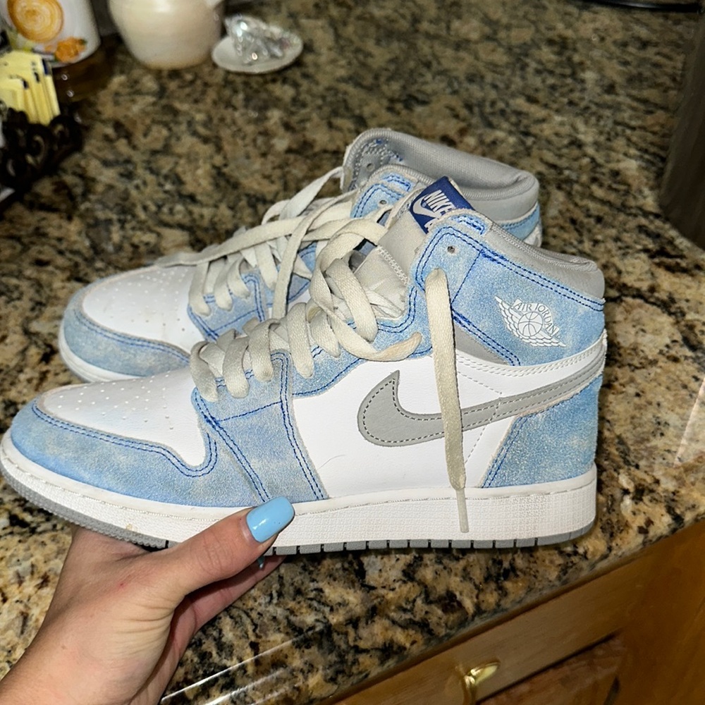 Jordan 1 Hyper Royal